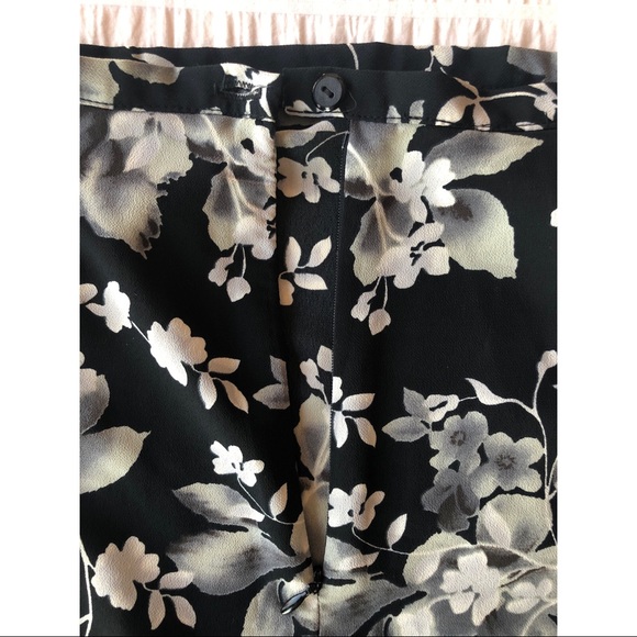 Floral A-Line Flowy Skirt w Closing Button & Zip - Picture 4 of 11